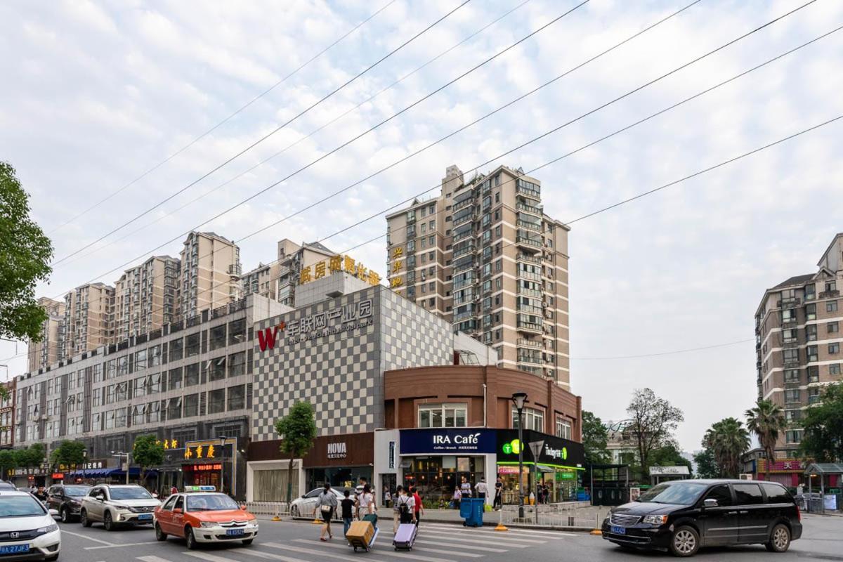 Wuhan Wuchang District-Hubei University Екстер'єр фото